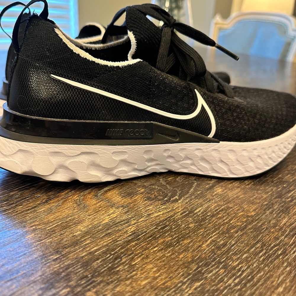 Nike Flyknit Infinity React Size 9.5 - image 4